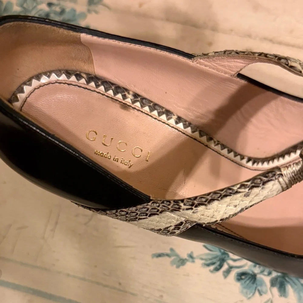 Gucci Black Patent Leather Pumps with Snake-Print Bow Strap - Picture 13 of 15